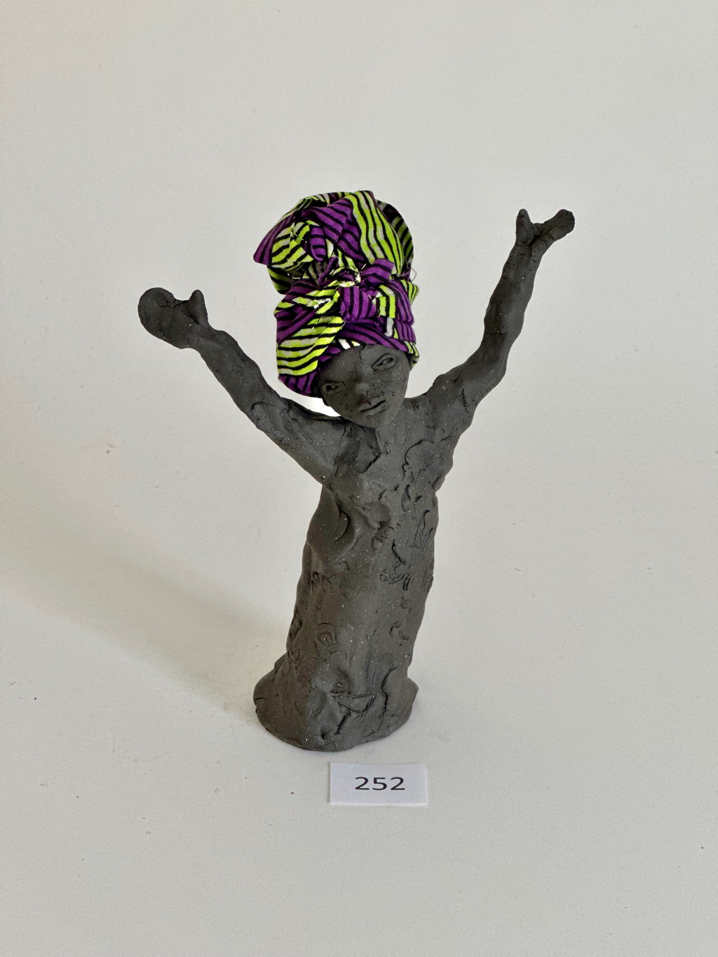 252